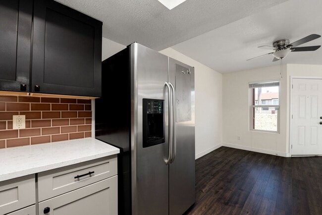 Building Photo - Stylish Dobson Glen Townhome | Updated Kitchen, Loft & Pool Access