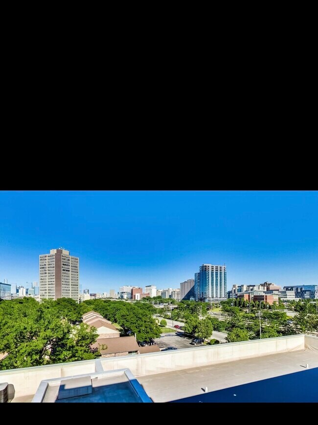 Building Photo - 2117 W Gladys Ave