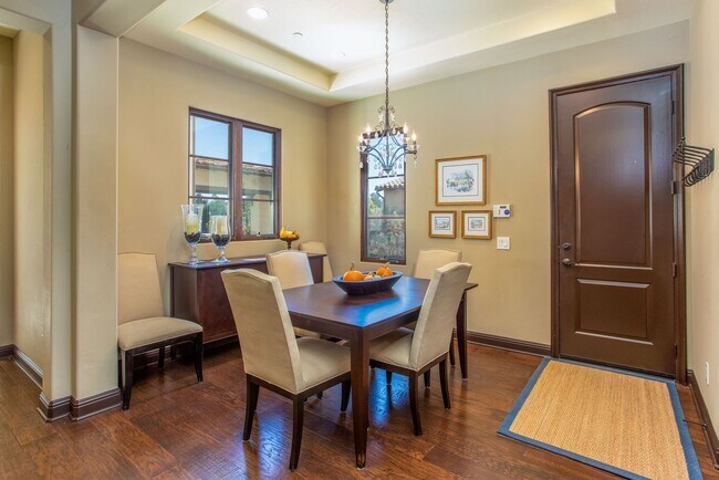 Building Photo - Large 5 bed / 5 bath Tuscan Style Home on ...
