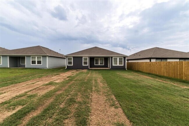 Building Photo - 307 NW Belleflower St