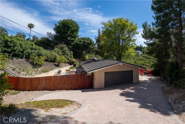 Building Photo - 12 Martingale Dr