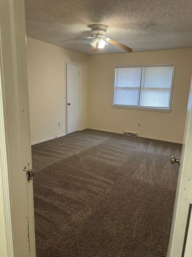 Building Photo - Great 3 bed bath home in SW Springfield