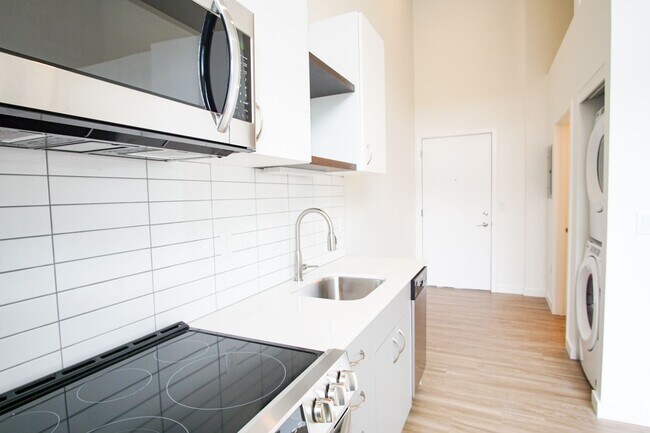 Building Photo - Bright Modern Studio with Tall Ceilings and Luxe Details!