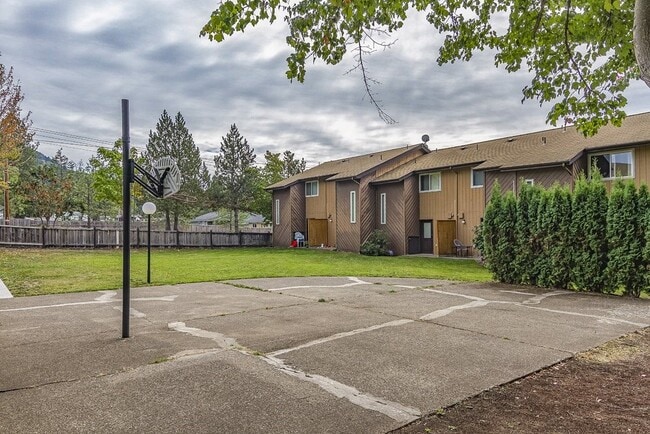 Building Photo - 501 N Moss St