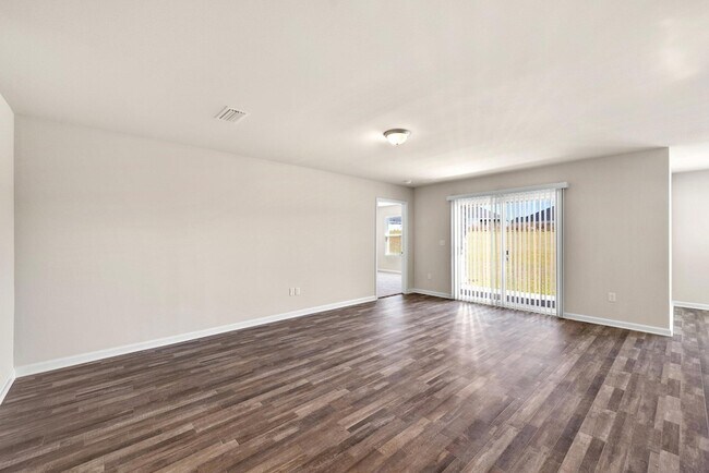 Building Photo - 511 Whispering Creek Ave