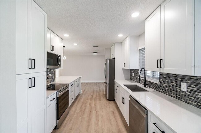 Building Photo - 1216 W Wellington Dr