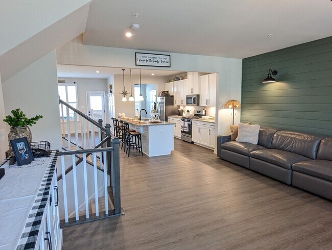 Building Photo - Gorgeous Newer Construction Home (2022) in...