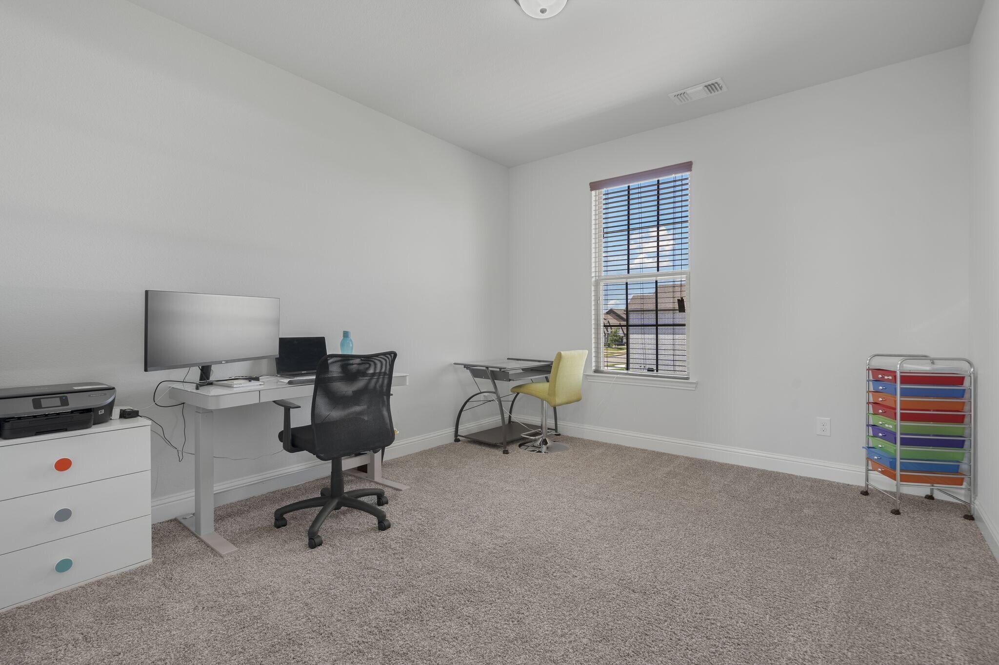 Building Photo - 913 Gingham St