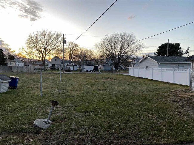 Building Photo - 207 N Pine-