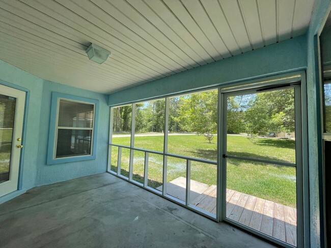 Building Photo - 3 Bedroom 2 bath 2 Car Garage situated on a large Corner Lot in SW Ocala