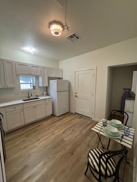 Building Photo - 216 University Ave.