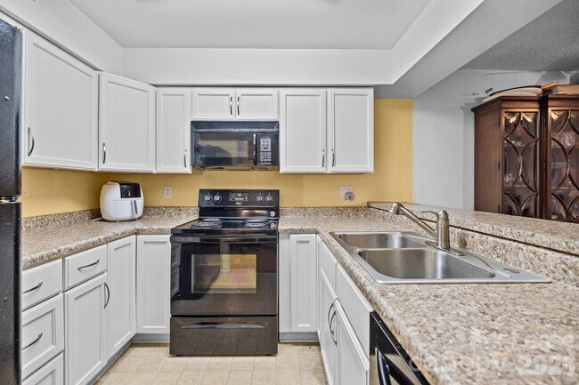 Building Photo - 1832 J Julian Ln