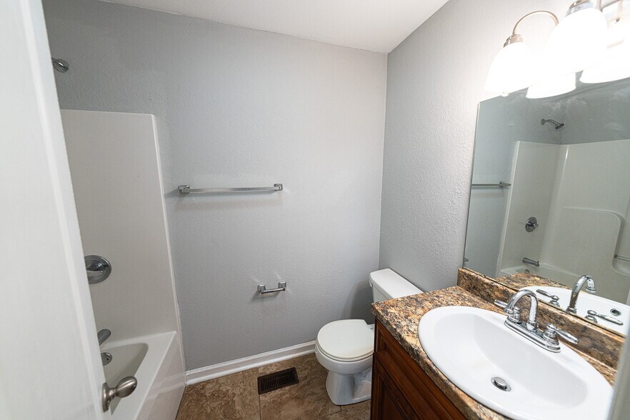 Building Photo - 1532B Katherine St NW