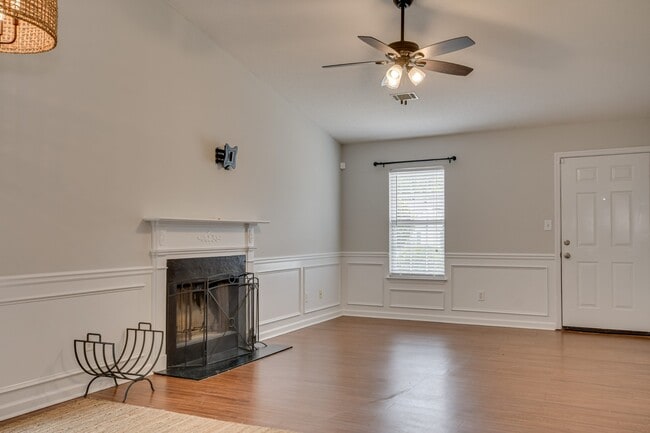 Building Photo - 2019 Hopetown Dr