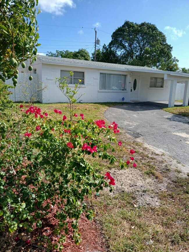 Building Photo - 4289 S Mary Cir
