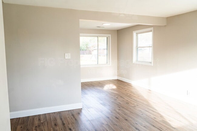 Building Photo - 3311 Canary Ave