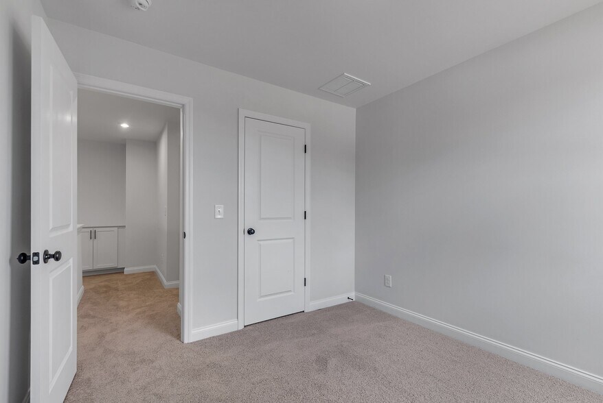 Building Photo - 2121 Cheltenham Pl