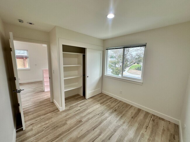 Building Photo - 1464