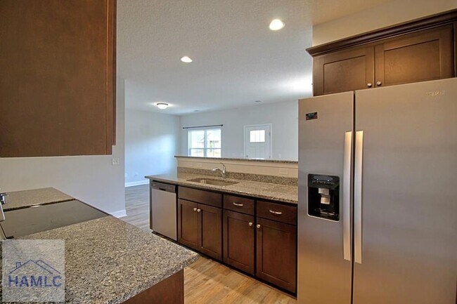 Building Photo - 741 Meloney Dr