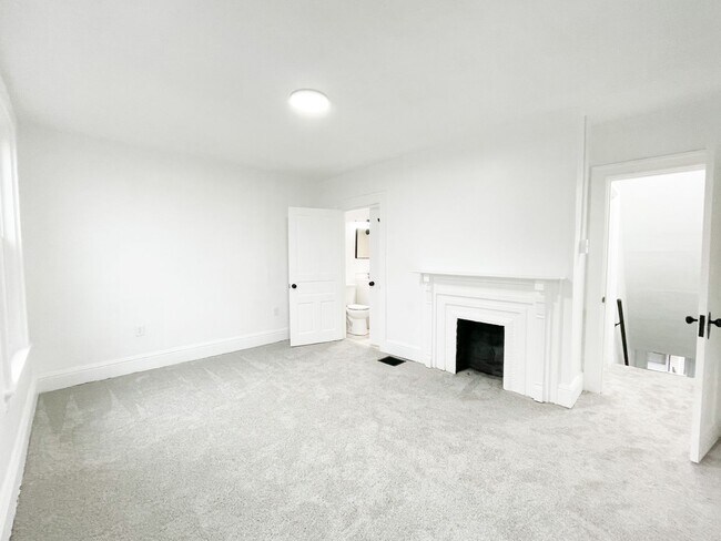 Building Photo - AVAILABLE MAY 2026 - Completely Renovated 2 Bedroom Home!