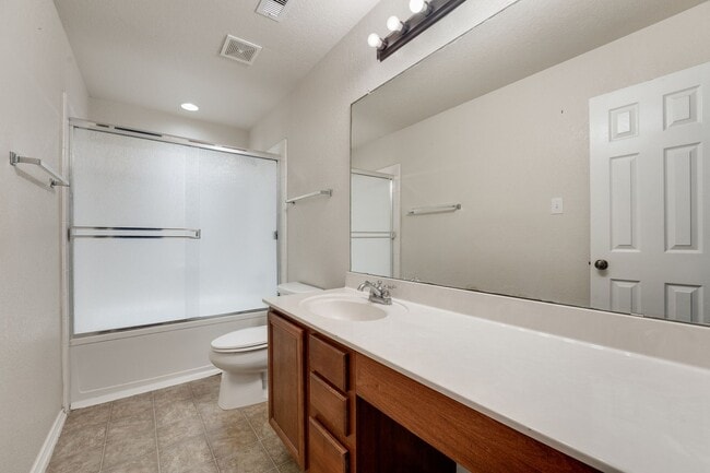 Building Photo - Charming & Spacious 3/2.5 in Mesa Creek JUST REDUCED