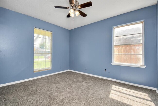 Building Photo - 1404 Briarwood Dr