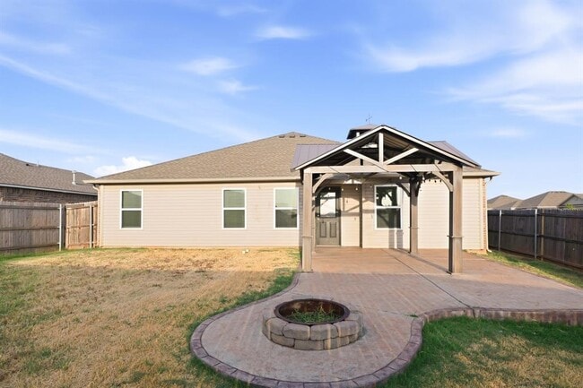 Building Photo - 1016 N Scouts Ct Way