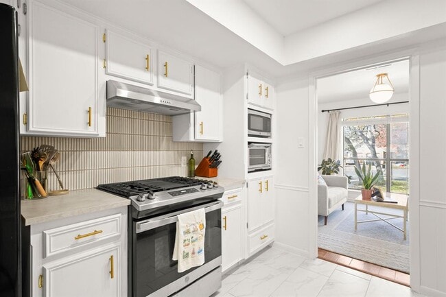 Building Photo - 12101 Carmel Park Ln