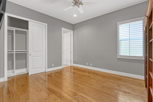 Building Photo - 6464 Bellamalfi St