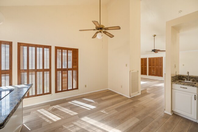 Building Photo - 4330 Willow Beach Dr