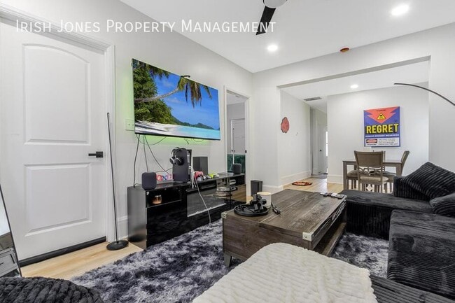 Building Photo - 9 West Ave