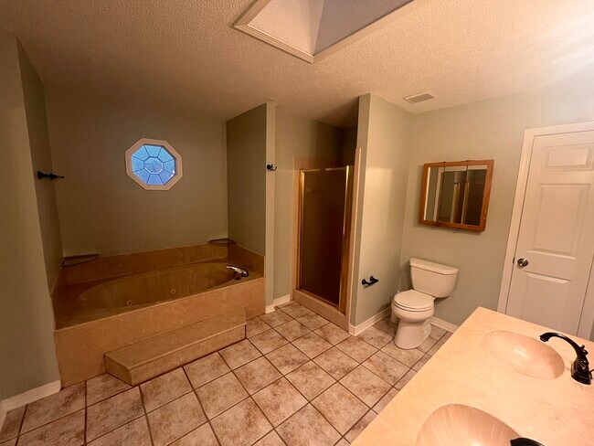 Building Photo - 310 Fairwood Dr