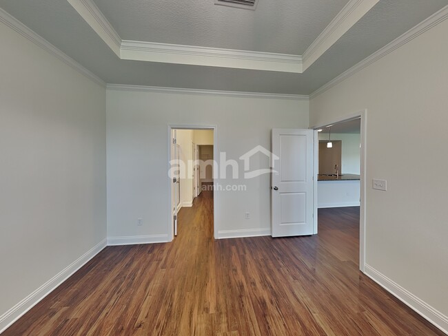 Building Photo - 240 Banyan Frst Dr