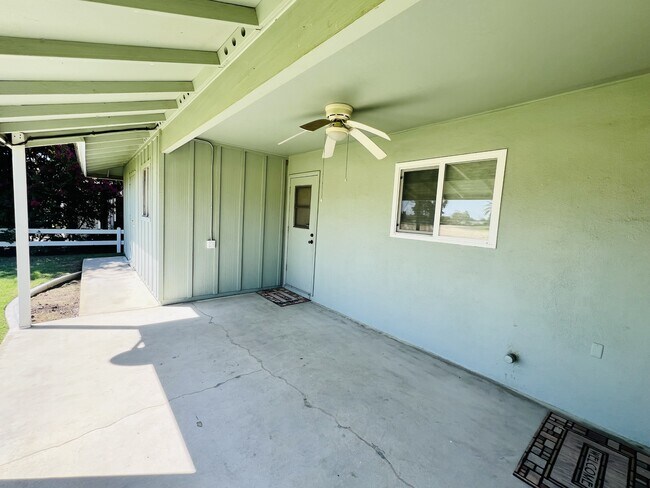 Building Photo - 500 River Oaks Dr