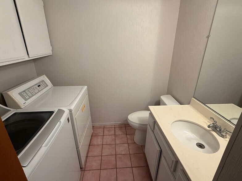 Building Photo - 13623 Valerio St