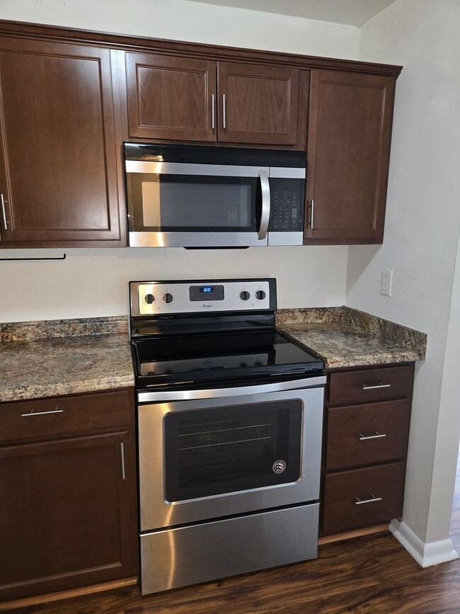 Building Photo - Move In Ready!!