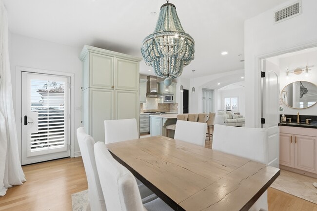 Building Photo - 424 N Broadway