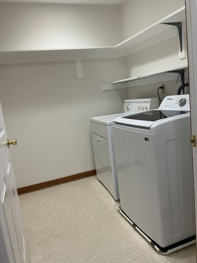 Building Photo - Welcome home!  Sought after Lake of the Woods!