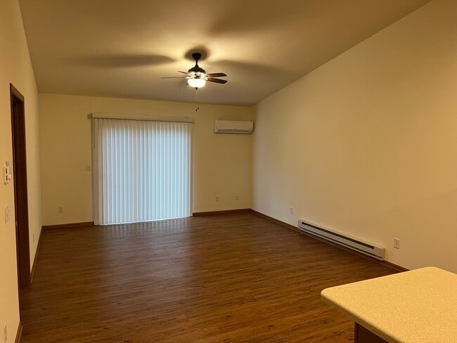 Building Photo - 1215 Salem Dr