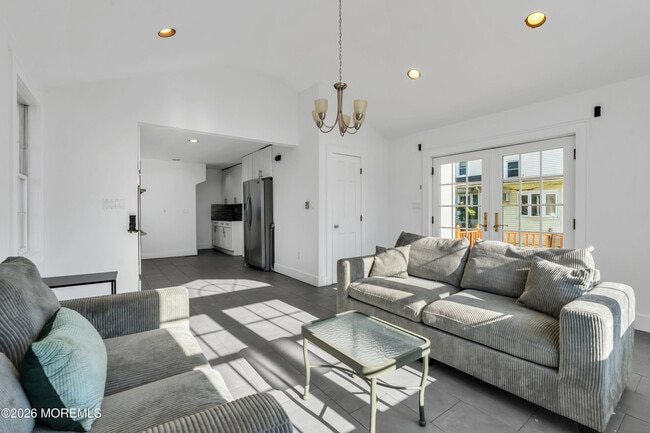 Building Photo - 3 Royal Pl