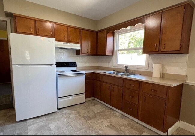 Building Photo - 1874 Adelpha Ave