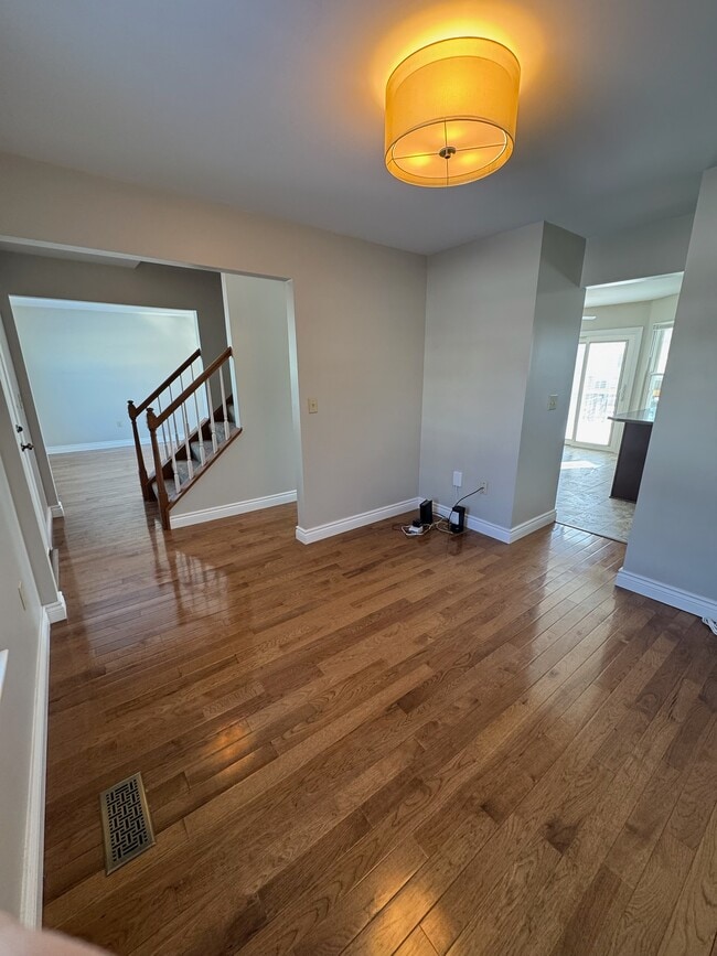 Building Photo - 8811 Woodridge Dr