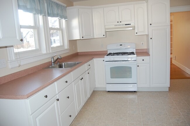 Building Photo - 3 Circular Ave