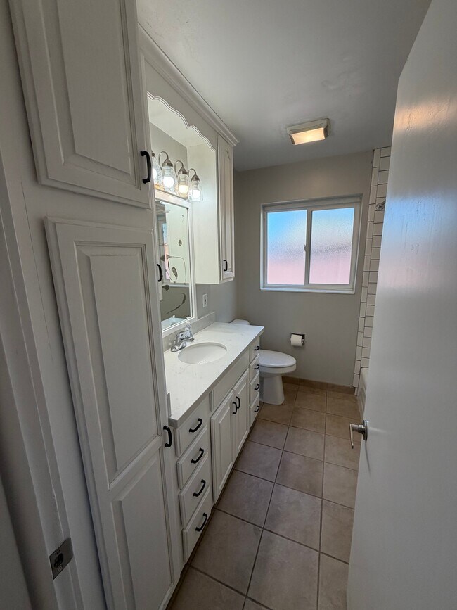 Building Photo - 5532 Woodcrest Dr