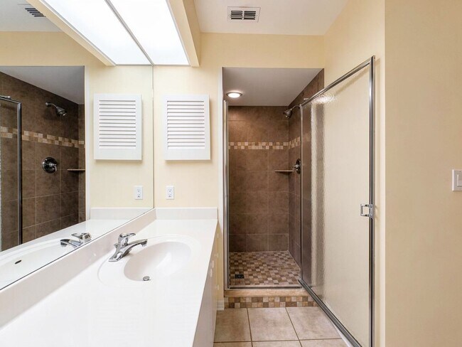 Building Photo - North Naples Condo for Rent- 2 Bedroom in Piper's Grove