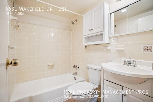 Building Photo - 6631 Wakefield Dr