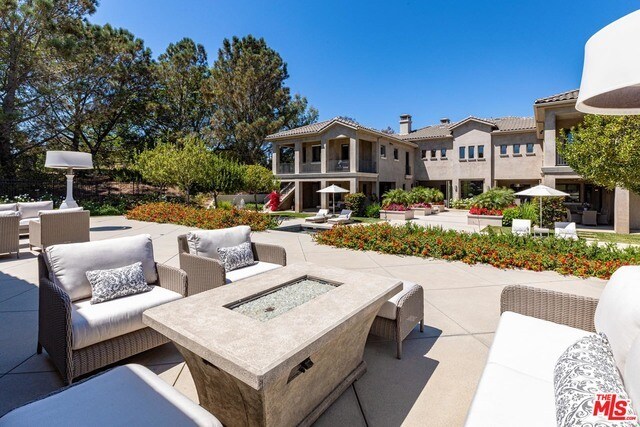 Building Photo - 1209 Via Aracena