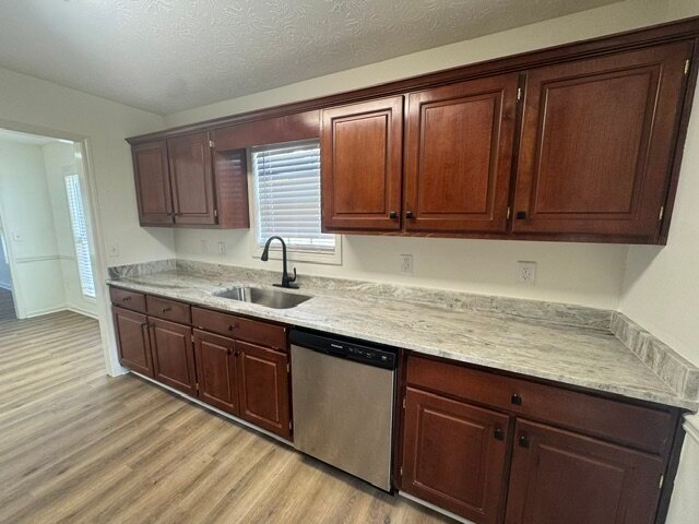 Building Photo - 2208 Summerwind Dr