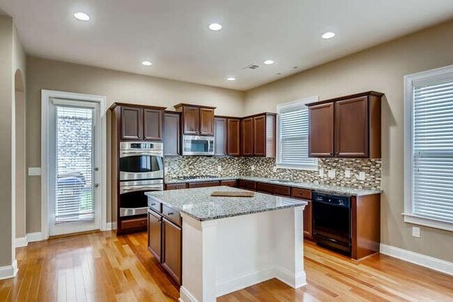 Building Photo - 934 Urban Ash Ct