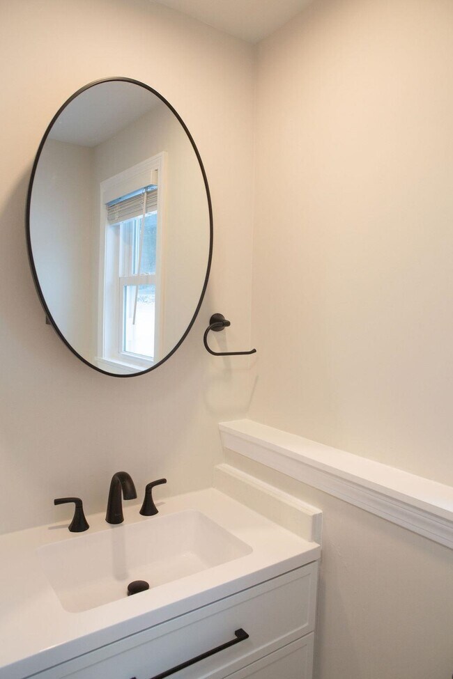 Building Photo - 180 N Main St